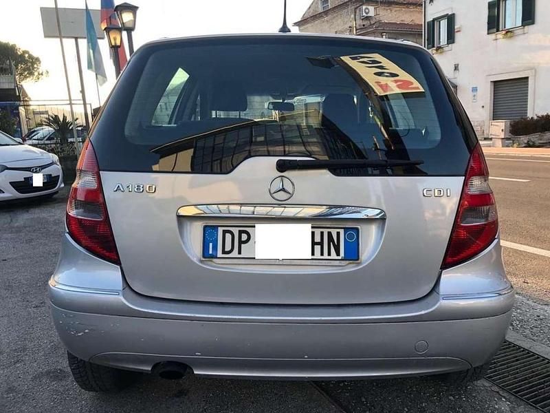 Usata Mercedes 180 Avantgarde 110 CV (80 kW) 2008 Grigio Berlina