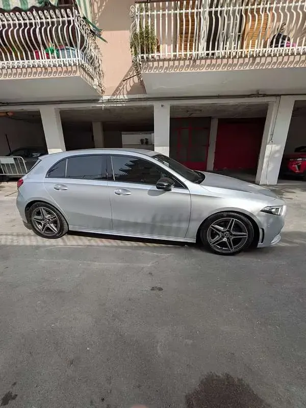 Usata Mercedes A180 Premium 116 CV (85 kW) 2019 Grigio Berlina