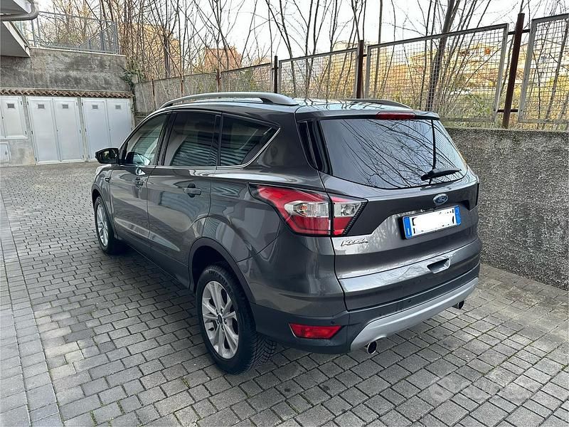 Usata Ford Kuga 150 CV (110 kW) 2017 Nero SUV