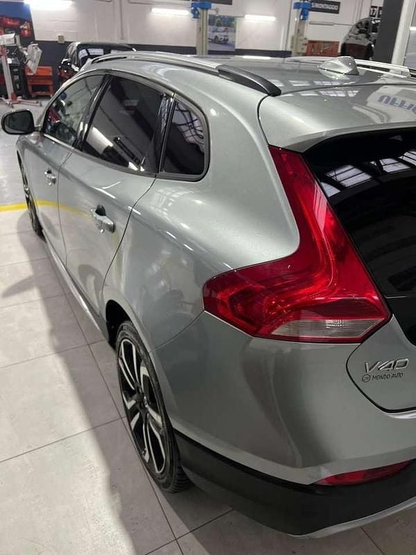 Usata Volvo V40 CC 120 CV (88 kW) 2017 Argento Station wagon