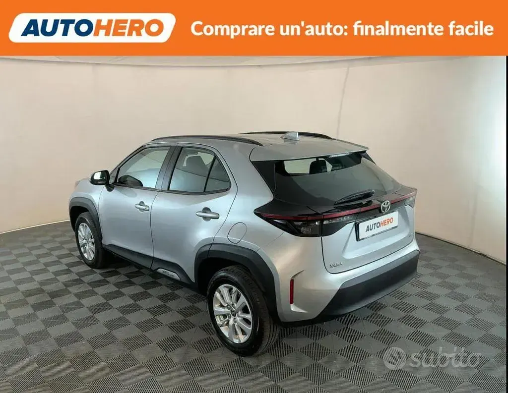 Usata Toyota Yaris Cross 92 CV (67 kW) 2025 Grigio SUV