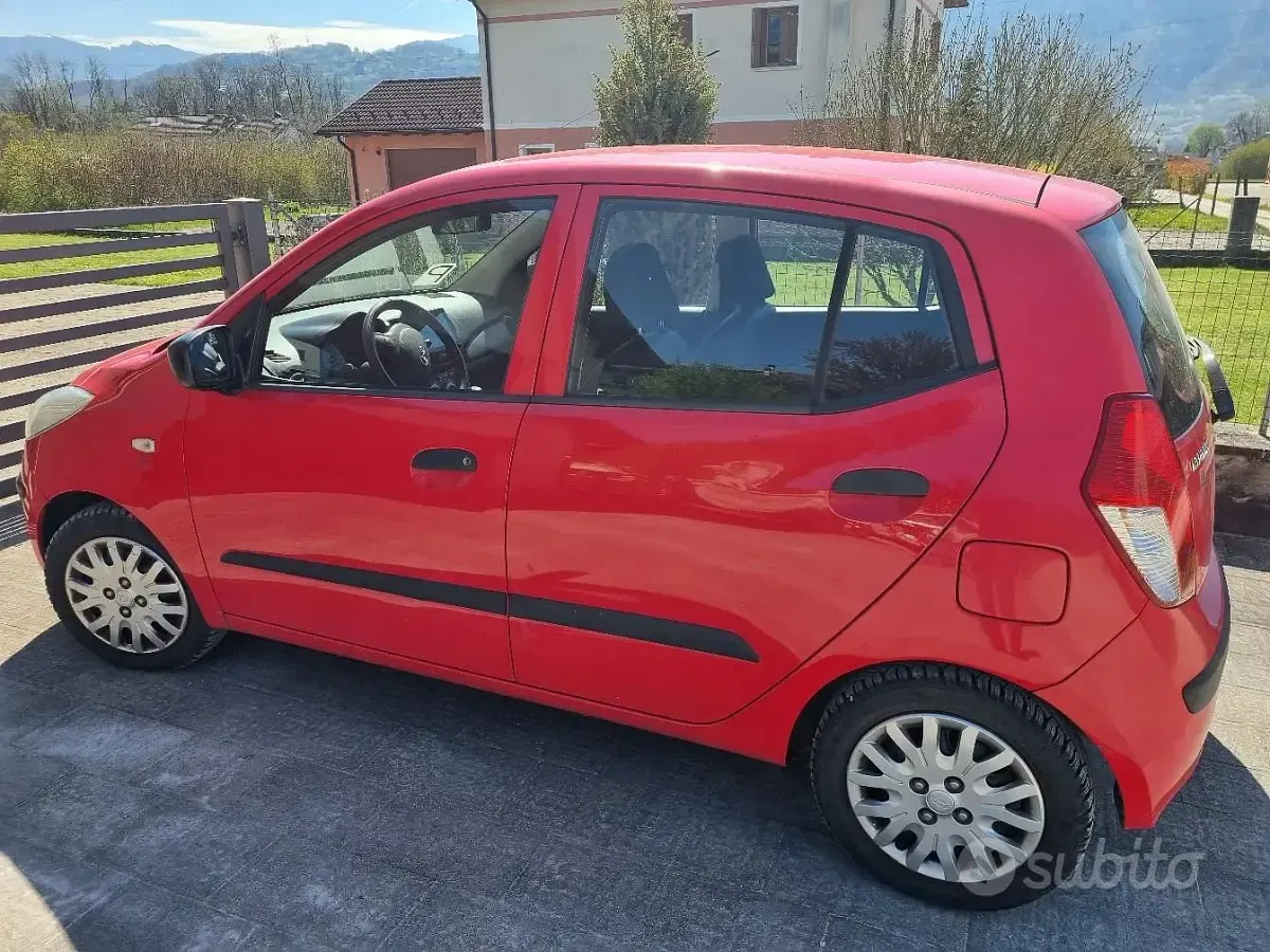 Usata Hyundai i10 66 CV (48 kW) 2010 Rosso Utilitaria