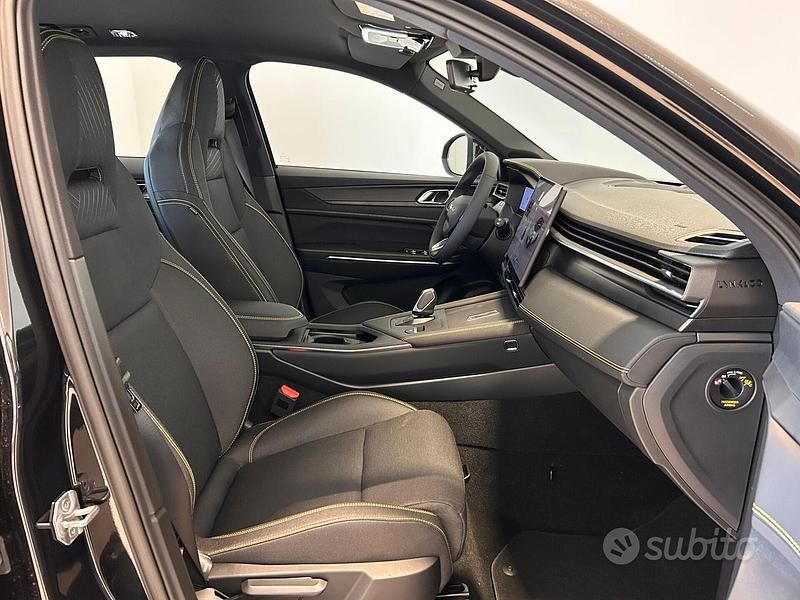 Nuova Lynk & Co 01 139 CV (102 kW) 2025 Nero SUV