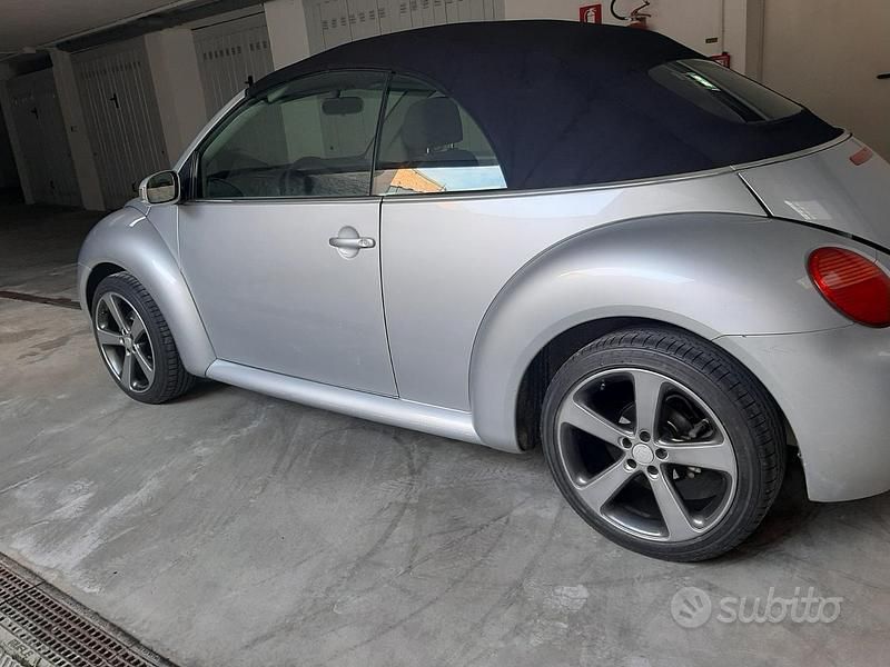 Usata VW New Beetle 101 CV (74 kW) 2007 Grigio Utilitaria