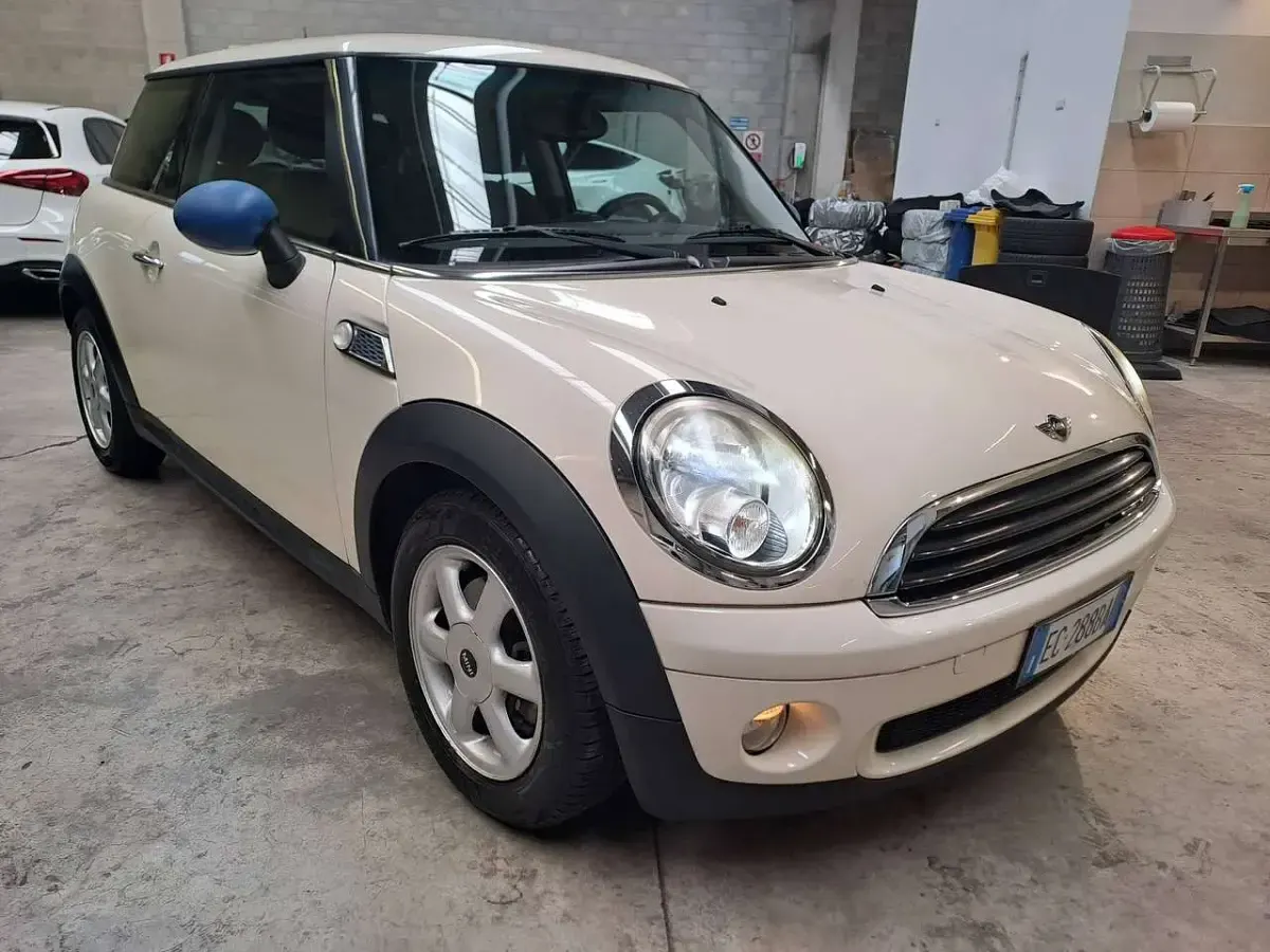 Usata Mini Cooper 75 CV (55 kW) 2010 Bianco Utilitaria