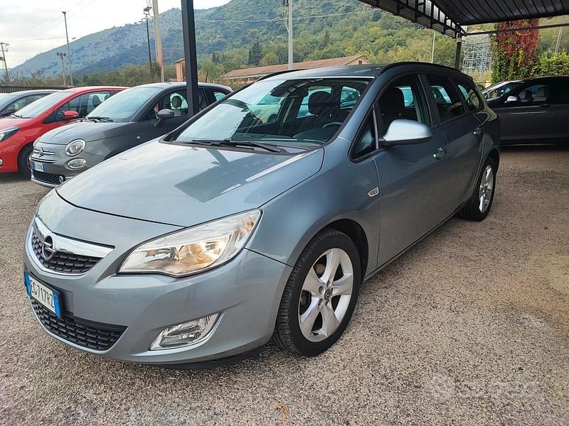 Usata Opel Astra Cosmo 115 CV (84 kW) 2011 Grigio Station wagon