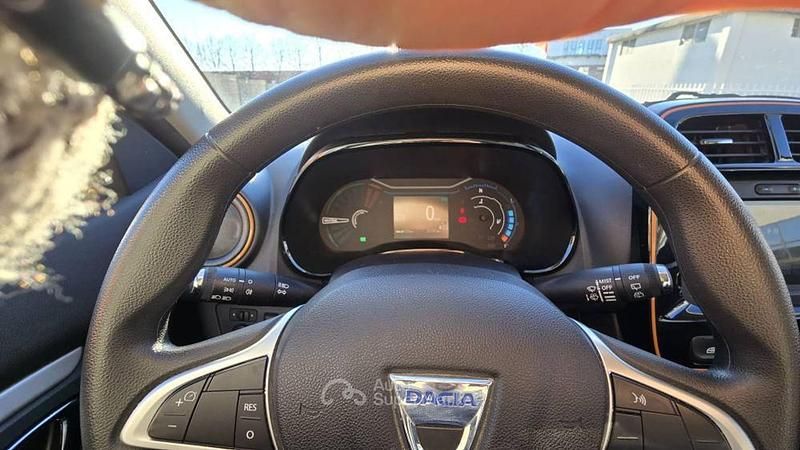 Usata Dacia Spring Comfort Plus 33 kW (45 CV) 2022 Argento Utilitaria