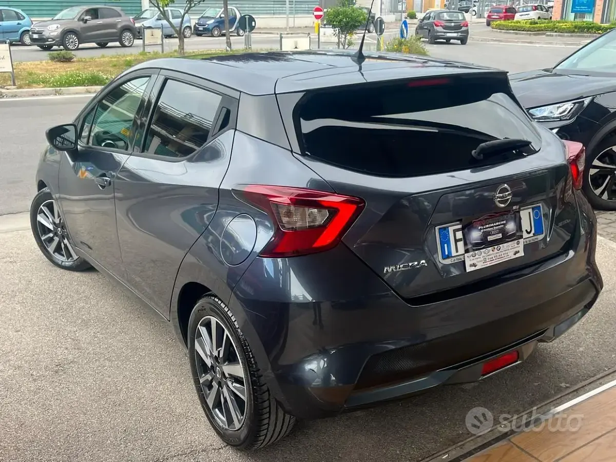Usata Nissan Micra Tekna 90 CV (66 kW) 2017 Grigio Utilitaria