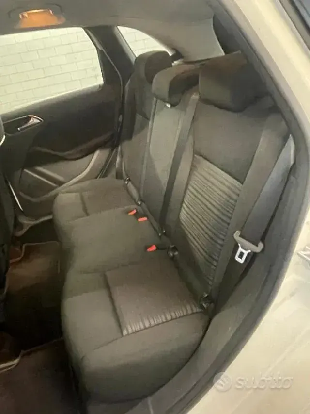 Usata Mercedes B180 Elegance 109 CV (80 kW) 2014 Bianco Utilitaria