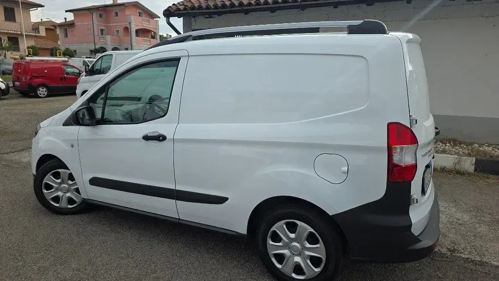 Usata Ford Transit Trend 101 CV (74 kW) 2022 Bianco / pastello Furgone