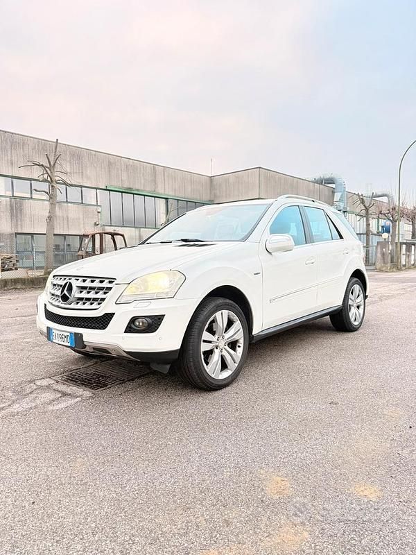 Bianco Usata 2010 Mercedes ML350 SUV | 9000 € - Immagine 1/4