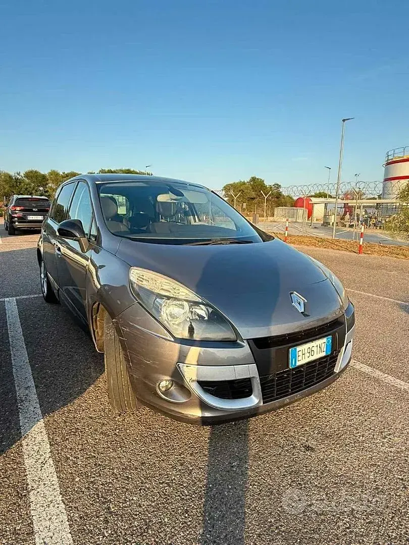 Usata Renault Scenic E-Tech XMOD 110 CV (80 kW) 2011 Berlina