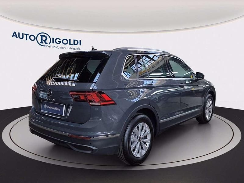 Usata VW Tiguan Life 150 CV (110 kW) 2023 Dolphin grey metallizzato SUV