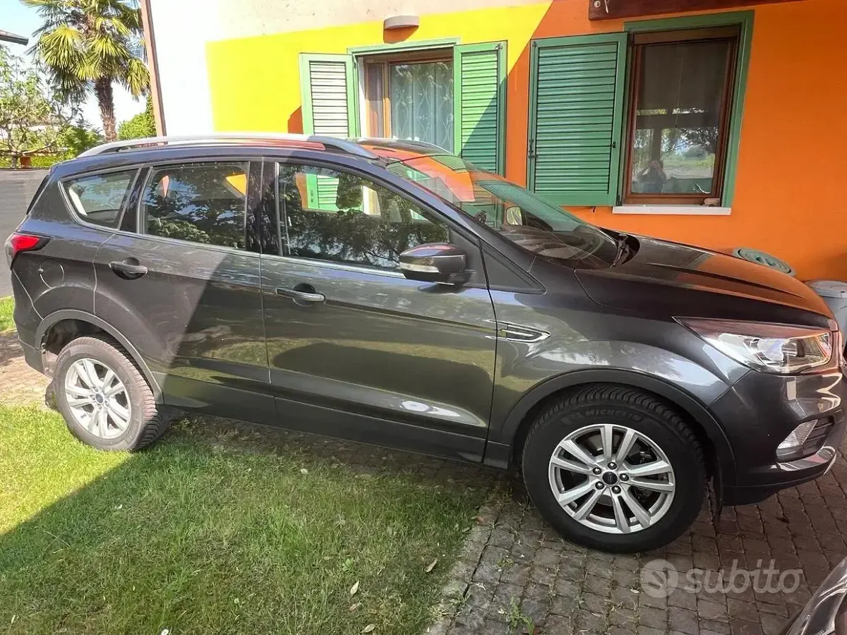Usata Ford Kuga Titanium 120 CV (88 kW) 2018 Grigio SUV