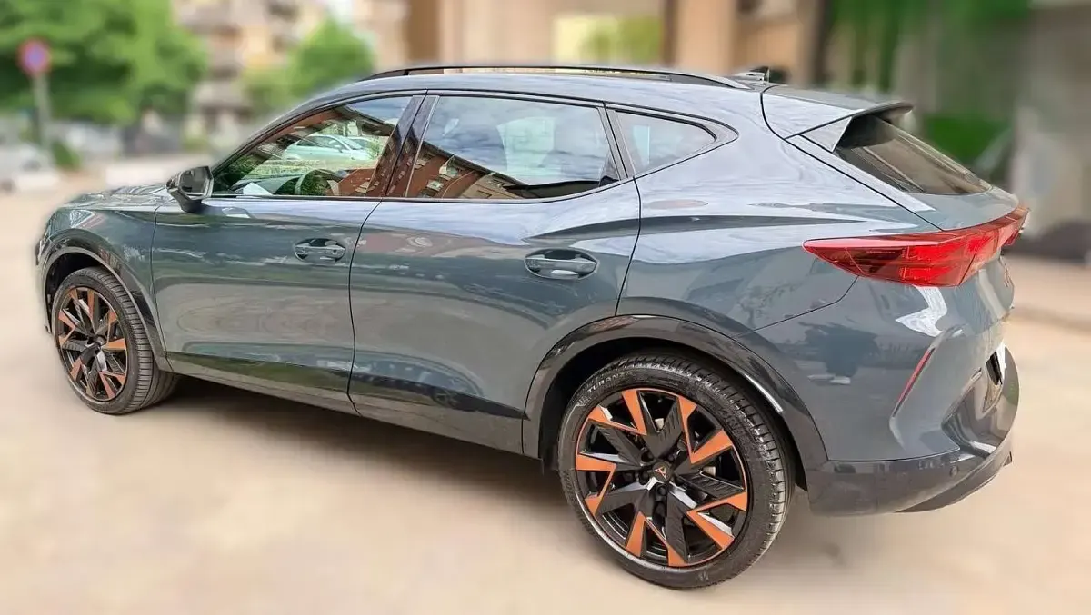 Usata Cupra Formentor 150 CV (110 kW) 2024 Blu/azzurro SUV