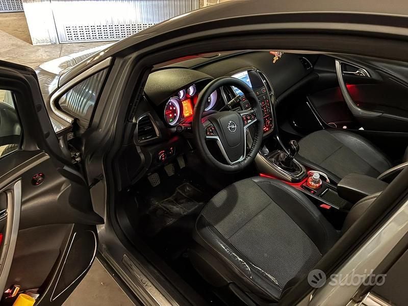Usata Opel Astra 125 CV (91 kW) 2010 Grigio Berlina