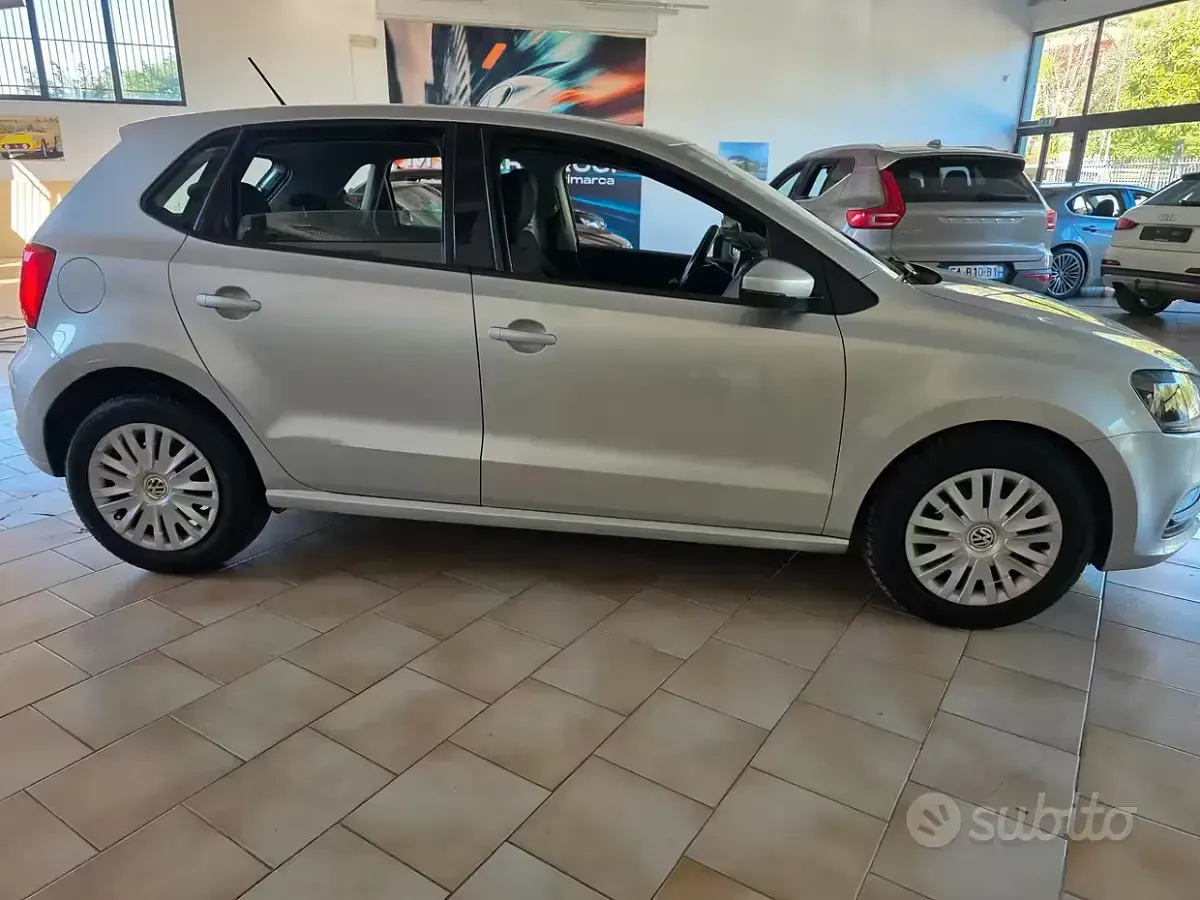 Usata VW Polo Trendline 75 CV (55 kW) 2017 Grigio Berlina