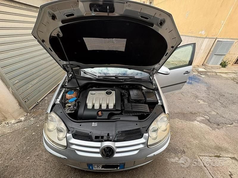 Usata VW Golf IV 105 CV (77 kW) 2005 Grigio Berlina
