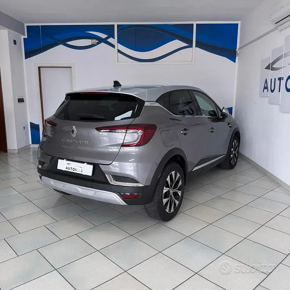Usata Renault Captur 91 CV (66 kW) 2024 Grigio SUV