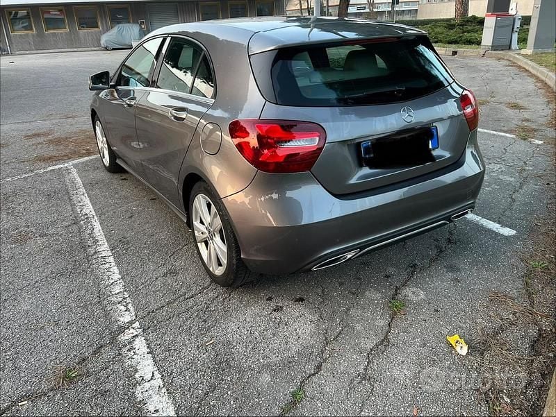 Usata Mercedes A160 Executive 90 CV (66 kW) 2017 Grigio Berlina