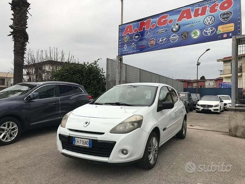 Usata Renault Clio II Dynamique 75 CV (55 kW) 2011 Bianco Berlina