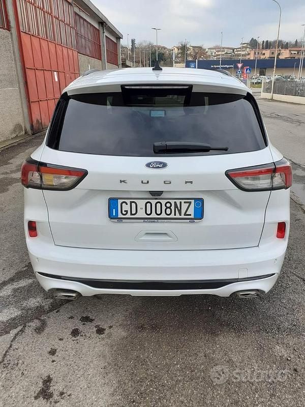 Usata Ford Kuga 150 CV (110 kW) 2021 Bianco SUV