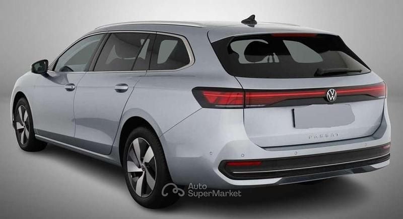 Usata VW Passat Business 204 CV (150 kW) 2024 Argento ostrica Station wagon