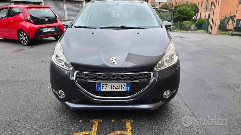 Usata Peugeot 208 Allure 68 CV (50 kW) 2015 Grigio Utilitaria