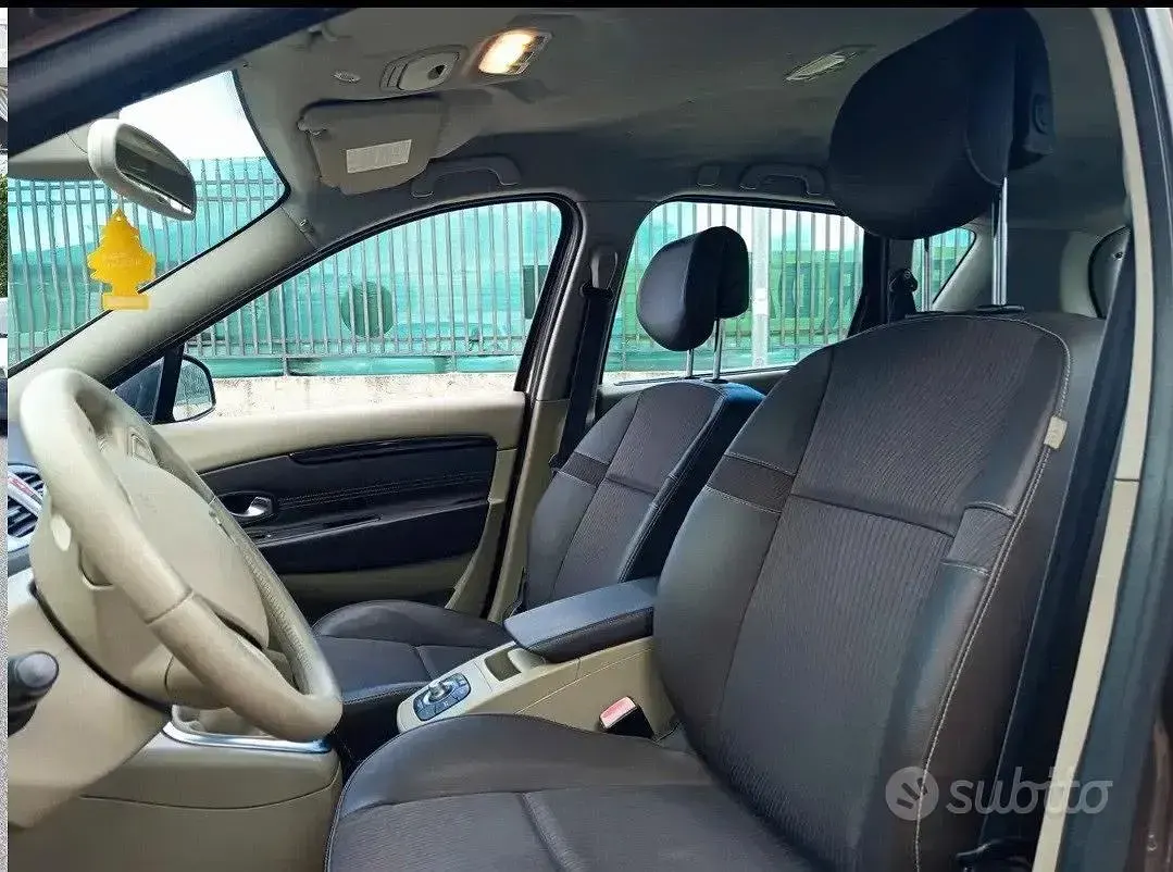 Usata Renault Scenic E-Tech XMOD 110 CV (80 kW) 2010 Monovolume