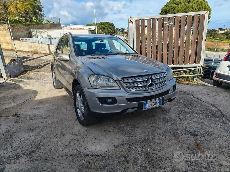 Usata Mercedes ML320 224 CV (164 kW) 2008 Grigio SUV