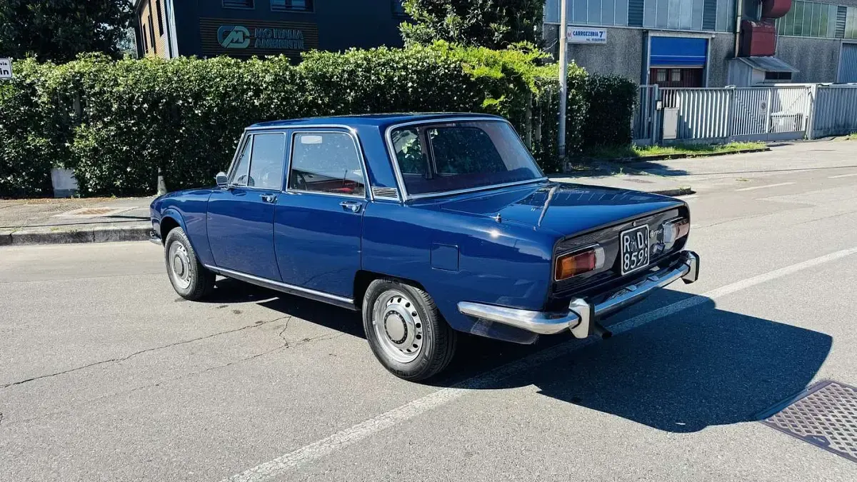 Usata Alfa Romeo 1750 156 CV (114 kW) 1968 Blu/azzurro Berlina