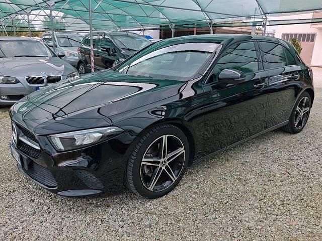 Nero Usata 2021 Mercedes A180 Edition Tre volumi | 21.900 € (Buon prezzo) - Immagine 1/4