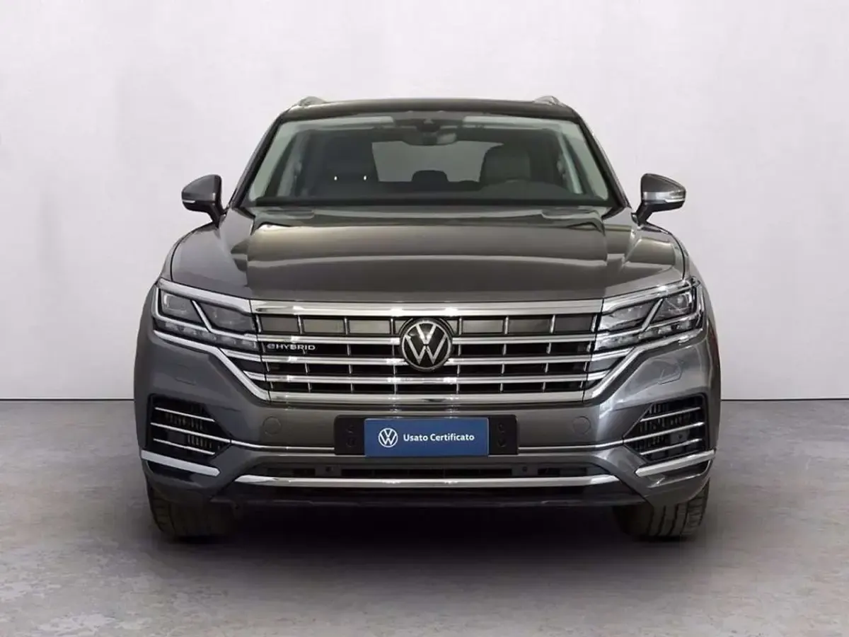 Usata VW Touareg Elegance 381 CV (280 kW) 2023 Silizium grey metallizzato SUV