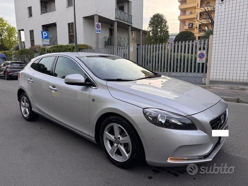 Usata Volvo V40 116 CV (85 kW) 2015 Grigio Berlina