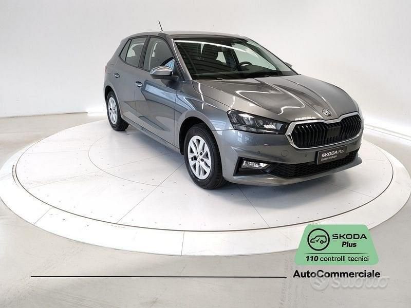 Grigio scuro Usata 2024 Skoda Fabia Selection Tre volumi | 15.950 € (Buon prezzo) - Immagine 1/4
