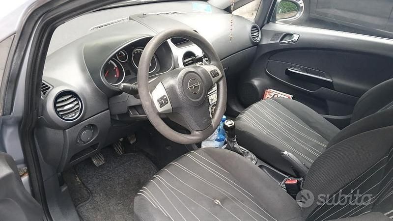 Usata Opel Corsa 75 CV (55 kW) 2009 Grigio Berlina