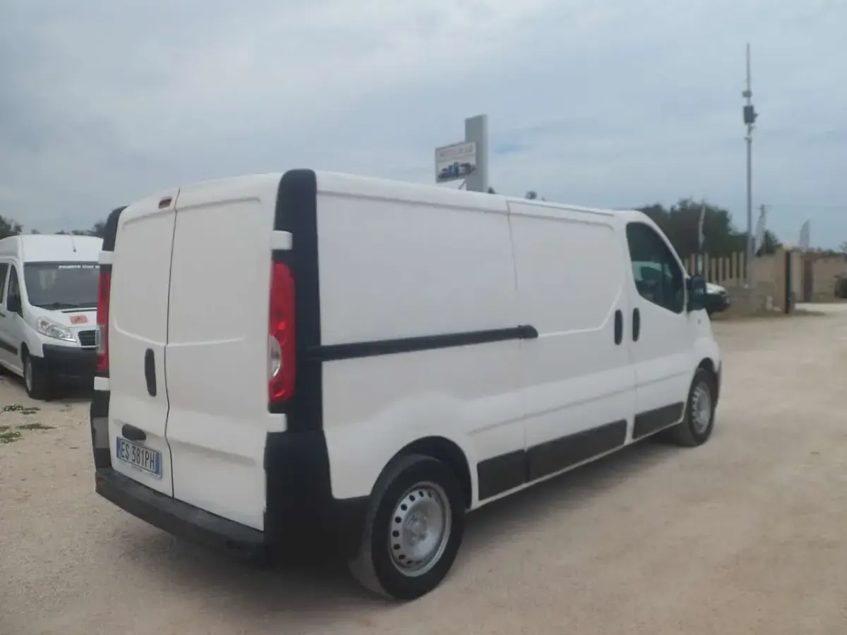 Usata Renault Trafic 120 CV (88 kW) 2014 Bianco Monovolume
