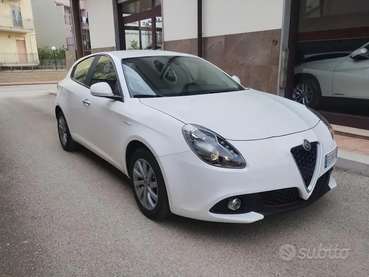 Usata Alfa Romeo Giulietta Progression 120 CV (88 kW) 2016 Bianco Utilitaria