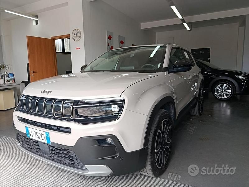 Usata Jeep Avenger Summit 100 CV (73 kW) 2025 Beige SUV