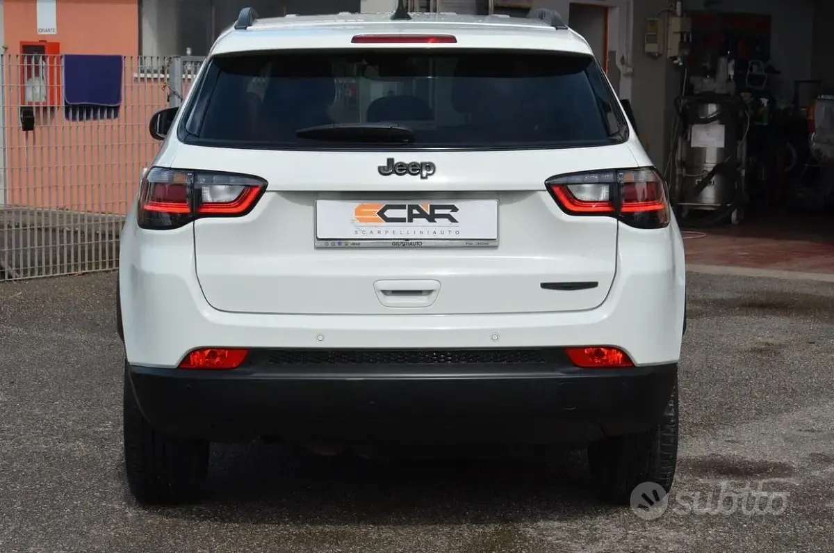 Usata Jeep Compass Night Eagle 131 CV (96 kW) 2022 Bianco SUV