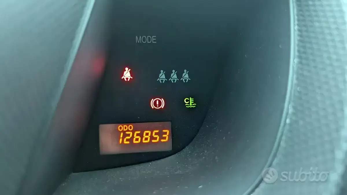 Usata Toyota Urban Cruiser 90 CV (66 kW) 2012 Grigio Utilitaria