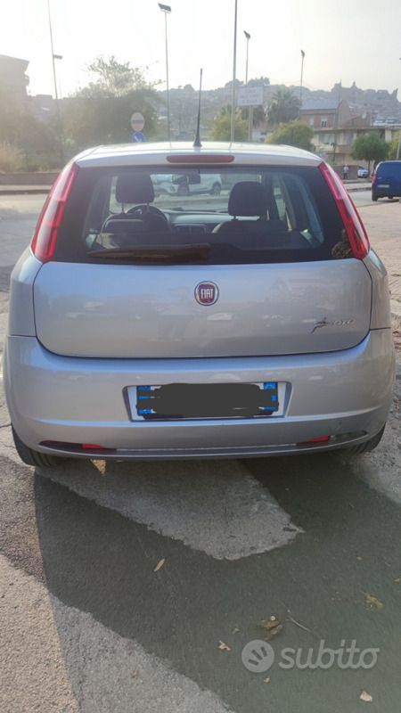 Usata Fiat Grande Punto Dynamic 75 CV (55 kW) 2009 Grigio Utilitaria