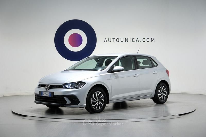 Grigio Usata 2023 VW Polo Life Tre volumi | 17.900 € (Buon prezzo) - Immagine 1/4