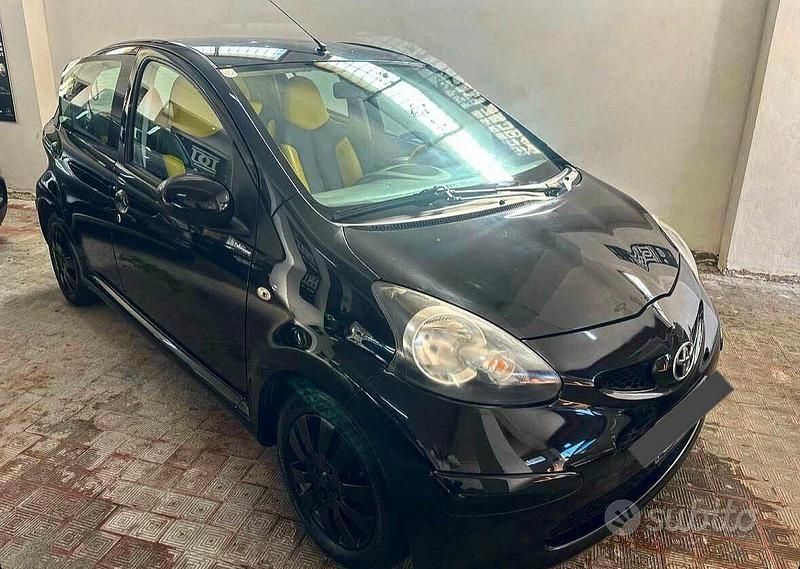 Usata Toyota Aygo 67 CV (49 kW) 2009 Nero Utilitaria