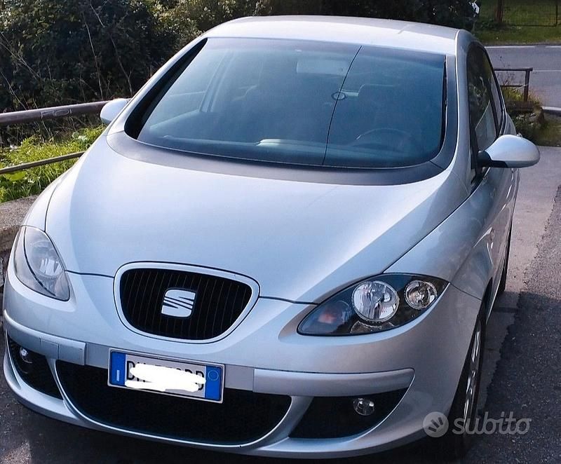 Grigio Usata 2007 Seat Altea Reference Monovolume | 2900 € (Buon prezzo) - Immagine 1/4