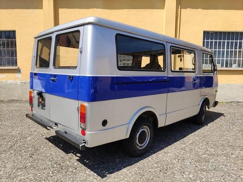 Usata VW Caravelle 74 CV (54 kW) 1982 Blu Monovolume
