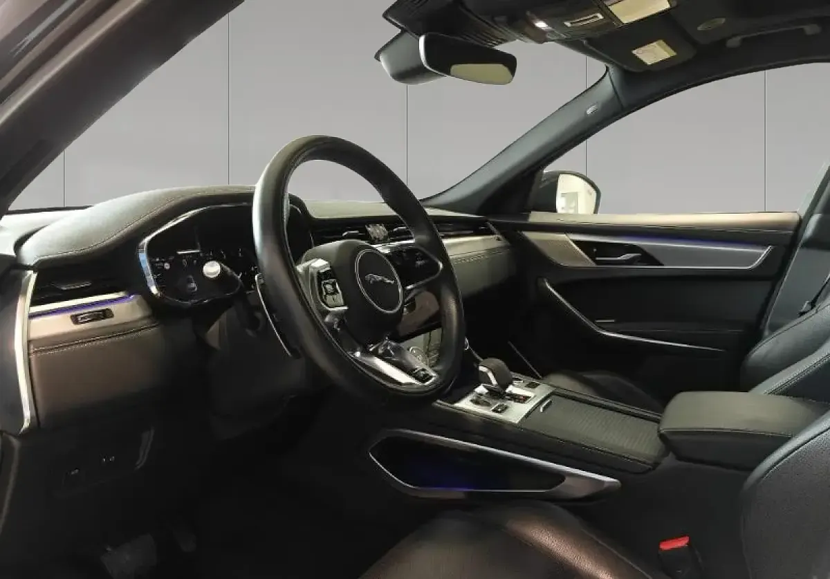 Usata Jaguar F-Pace R-Dynamic 204 CV (150 kW) 2023 Santorini black SUV