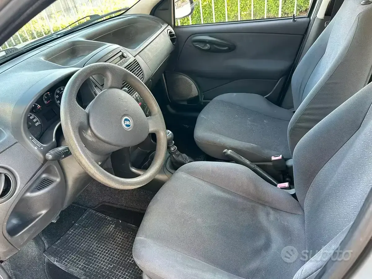 Usata Fiat Punto 60 CV (44 kW) 2006 Grigio Utilitaria