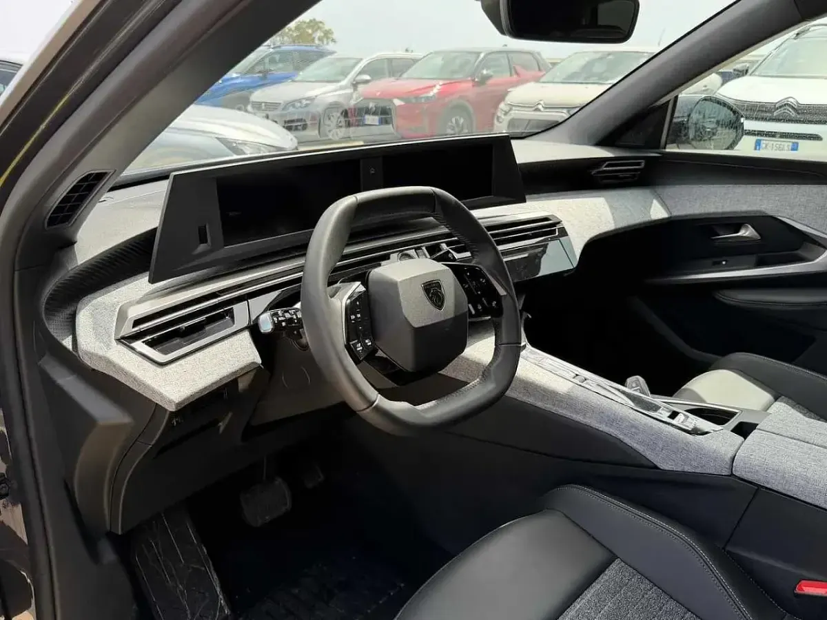 Nuova Peugeot 3008 Allure 195 CV (143 kW) 2025 Grigio SUV