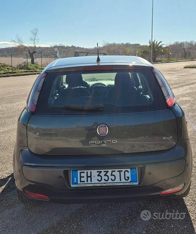 Usata Fiat Grande Punto 95 CV (69 kW) 2011 Grigio Utilitaria